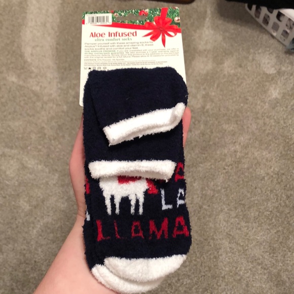 Aloe Infused Fuzzy Socks - Picture 2 of 2